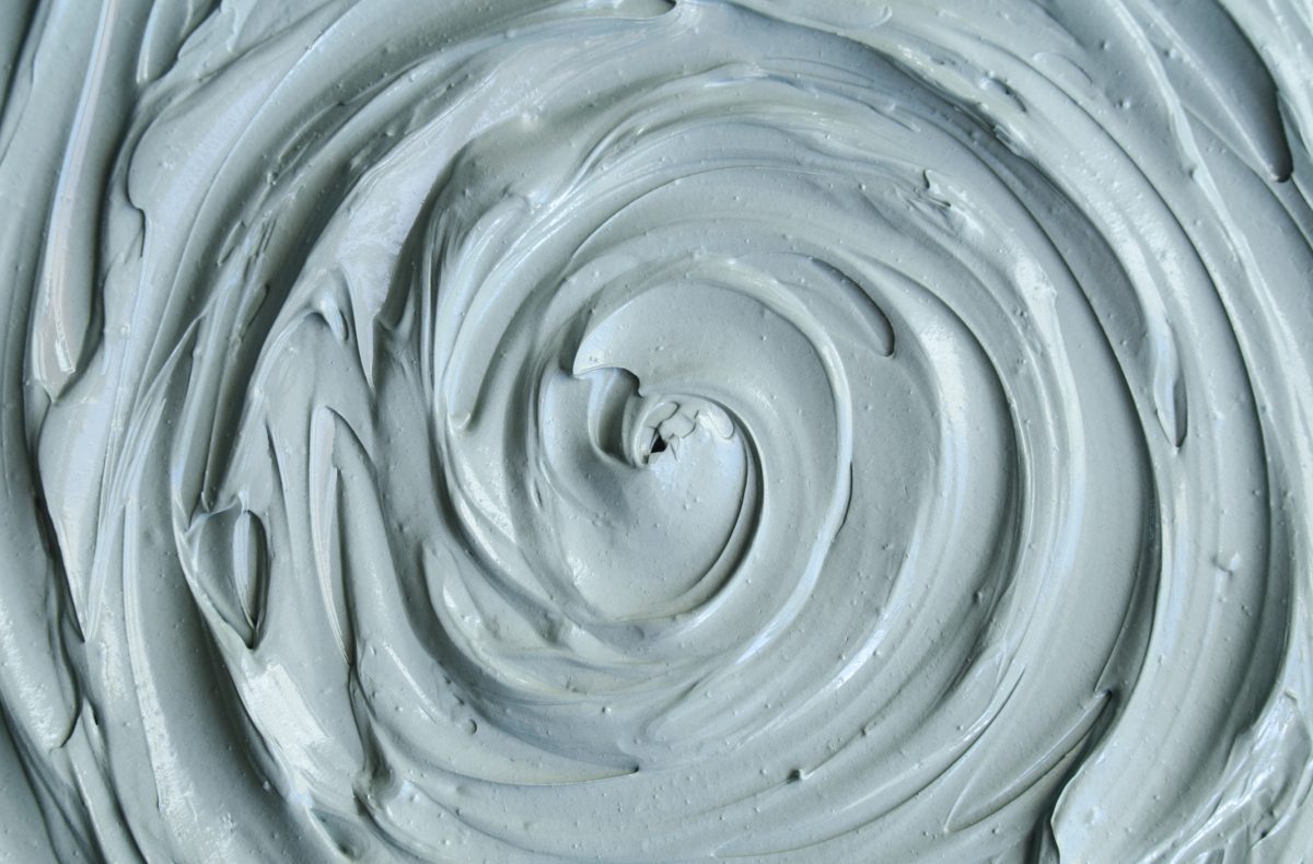 gray-bentonite-facial-clay-mask-face-cream-body-wrap-texture-close-up-selective-focus-abstract-background-with-circle-brush-strokes