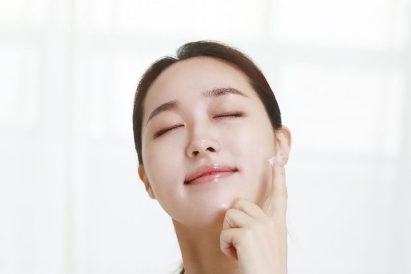young-woman-applying-moisturiser