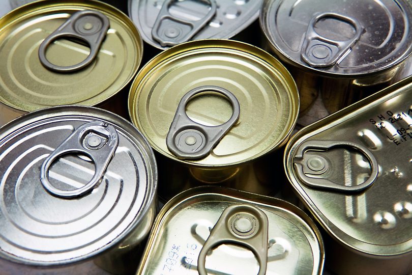tins-of-different-sizes-and-opening