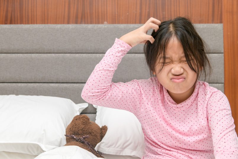 girl-itchy-her-hair-or-frustrated-on-bed-problem-health-hair