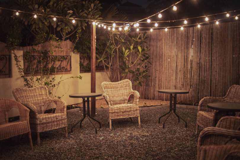 cozy-backyard-patio-setup