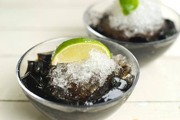 grass-jelly-with-lemon-and-ice-chinese-dessert